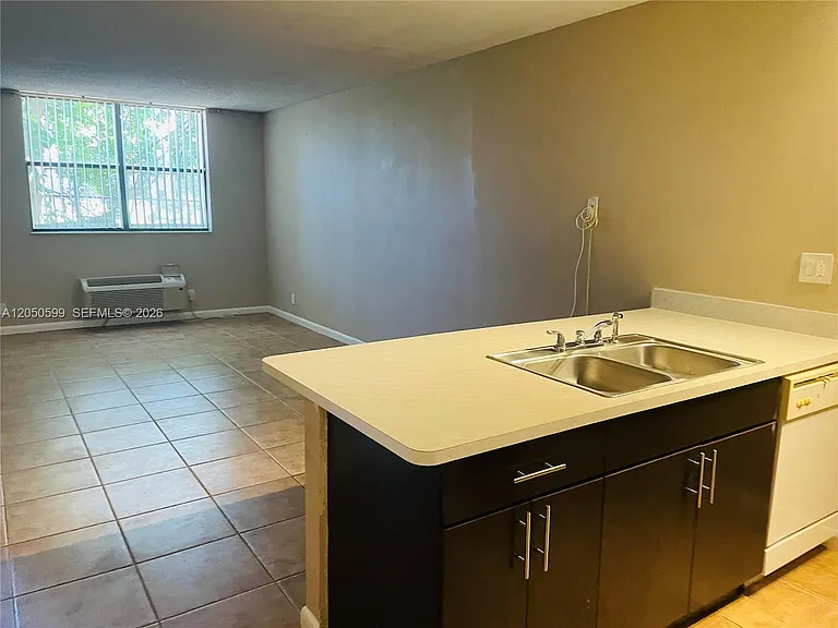 2401 Riverside Dr #114-B — Photo 5