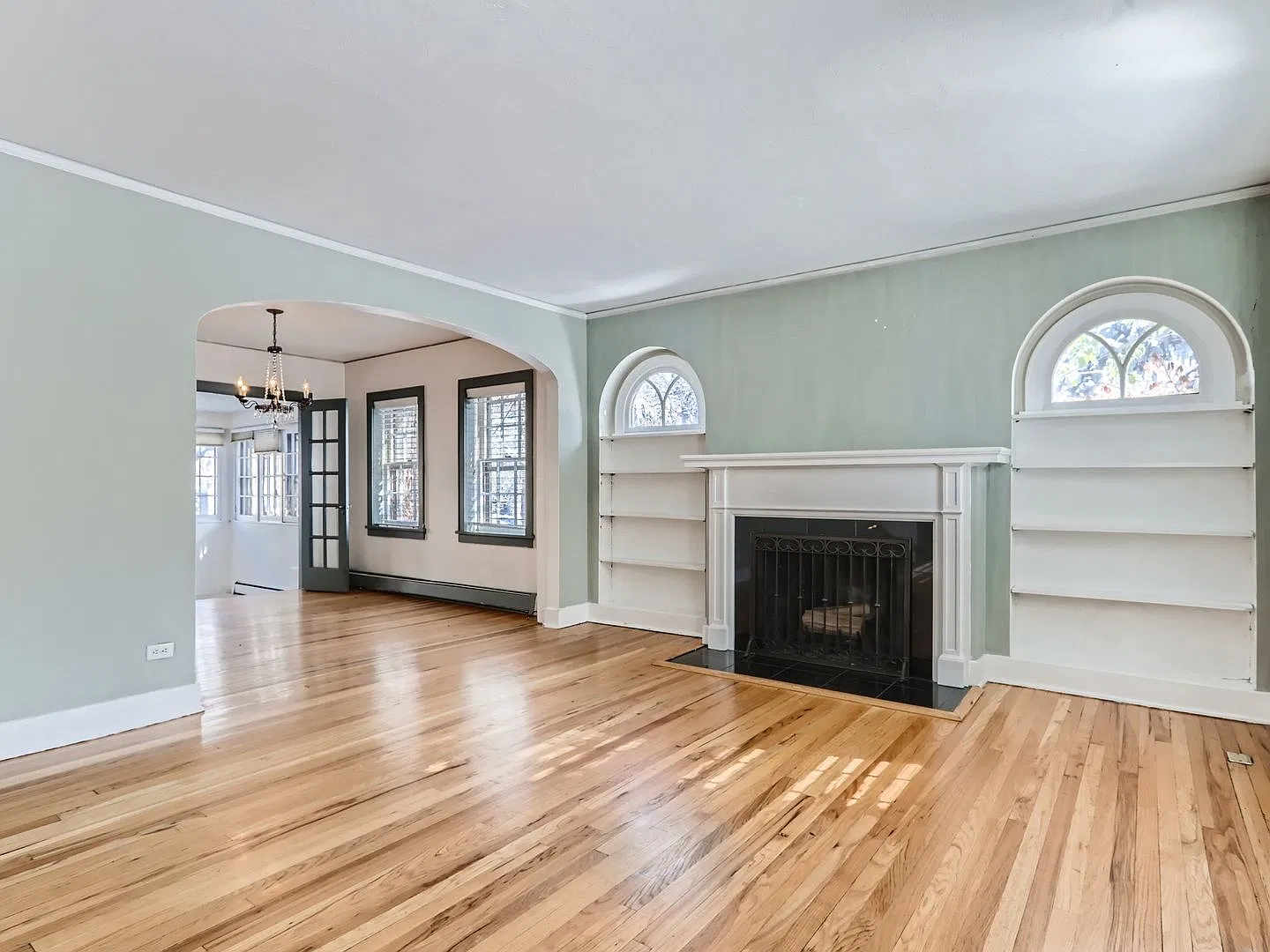2-Bedroom Congress Park Townhome | Fireplace, Private Patio & Garage — Photo 4