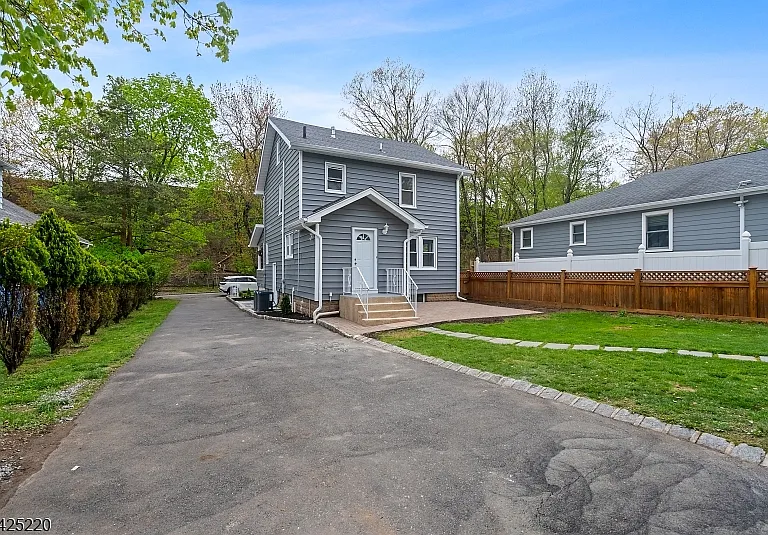 6 Dawes Ave — Photo 33