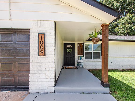 3rd image of 1009 W 19th St