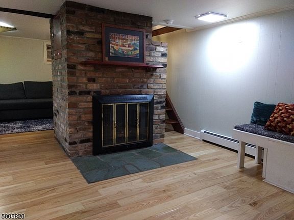 3rd image of 24 Emmet St