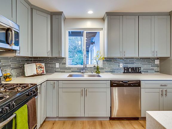 3rd image of 6077 Carnegie St