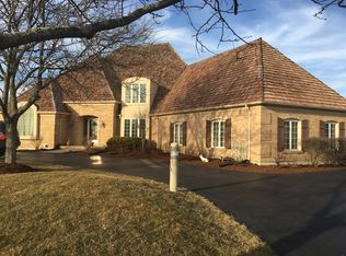 6N211 Woodview Ct, St Charles, IL