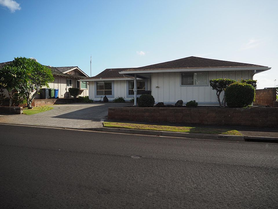 Beautiful SF home in Aiea - 4 beds, 2 baths, and large lanai