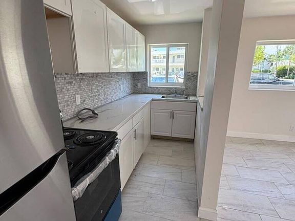 4th image of 999 S Riverside Dr APT 101