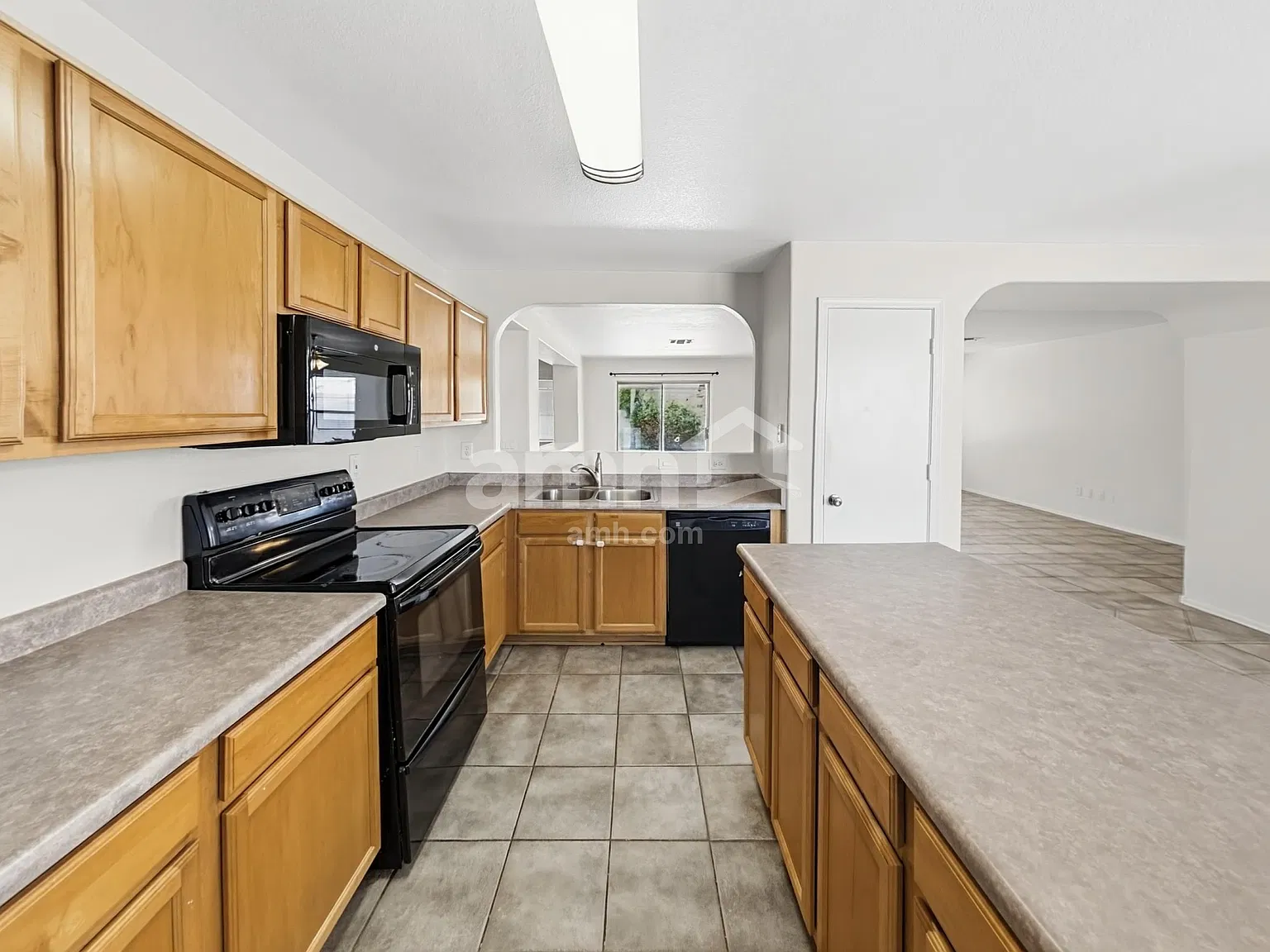 3 bed, 2.0 bath, 1662 sqft, $2,125 — Photo 3