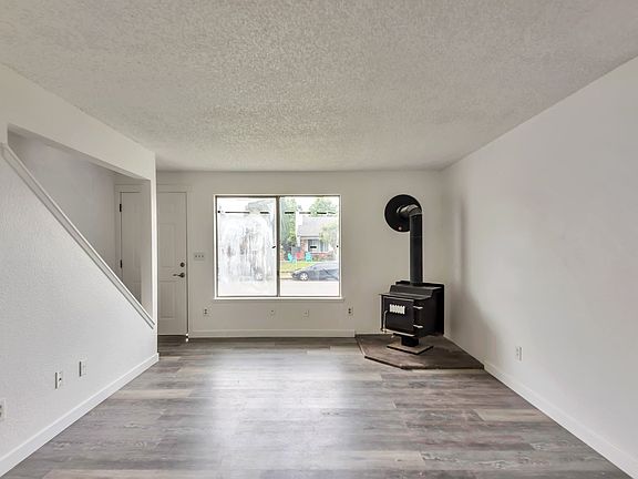4th image of 1702 C St SE #B