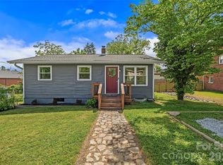 708 Prince Dr, Hendersonville, NC 28791