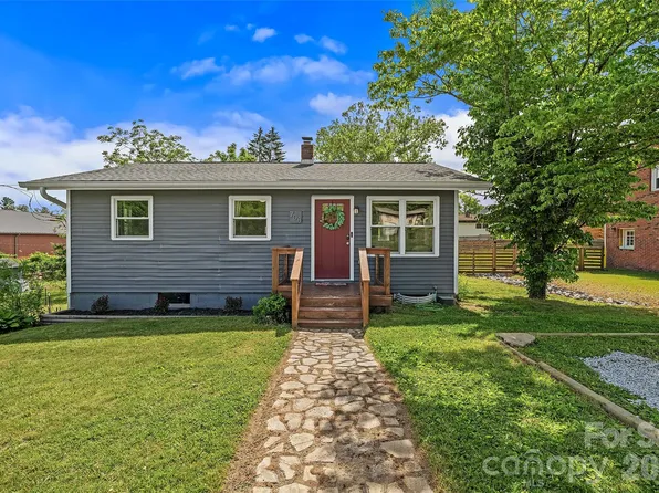 708 Prince Dr, Hendersonville, NC 28791