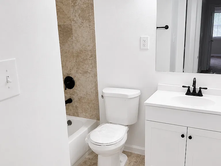 B1 Avon Dr #B1 — Photo 5