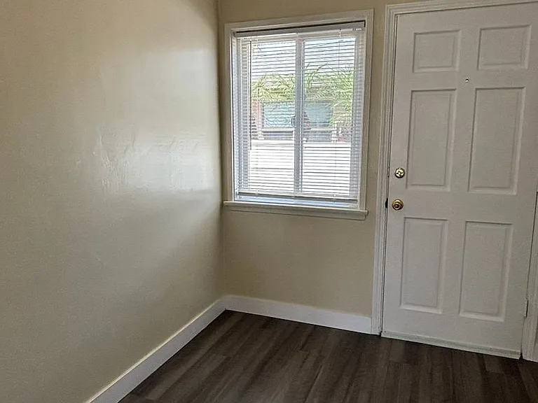 4542 N Lakewood Blvd. — Photo 33