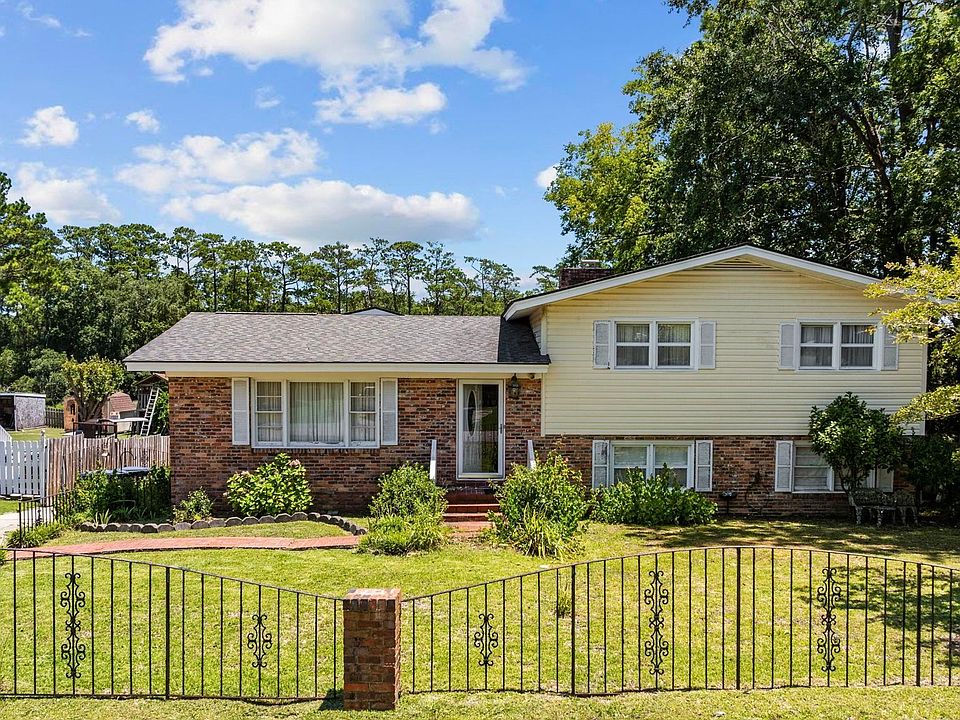 1st image of 708 Charlotte Rd.