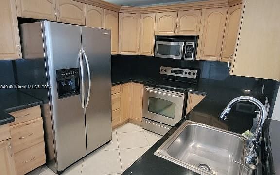 3rd image of 1455 N Treasure Dr APT 4R