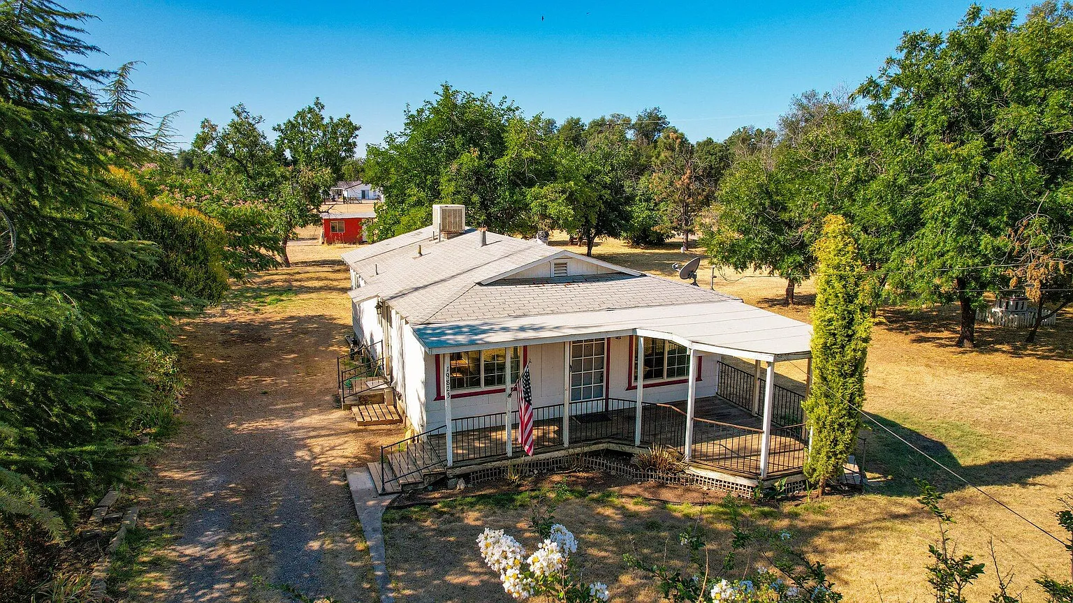 19823 Rogers Ln photo 1
