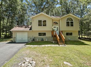 115 Gap View Cir, Bushkill, PA 18324