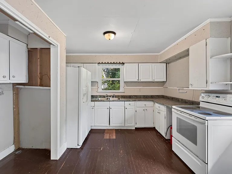 141 W Rossview Rd — Photo 11