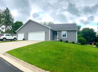 809 W Division St, Watertown, WI 53094