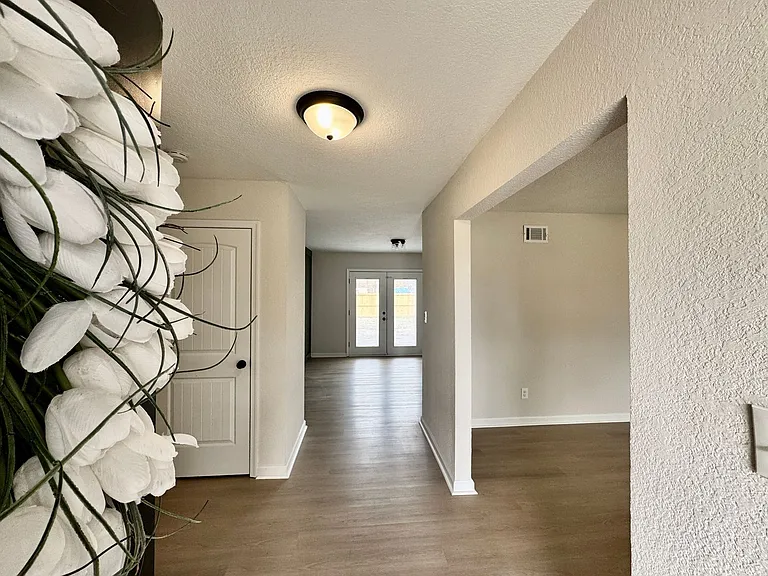 4512 Whitechapel Ct — Photo 4