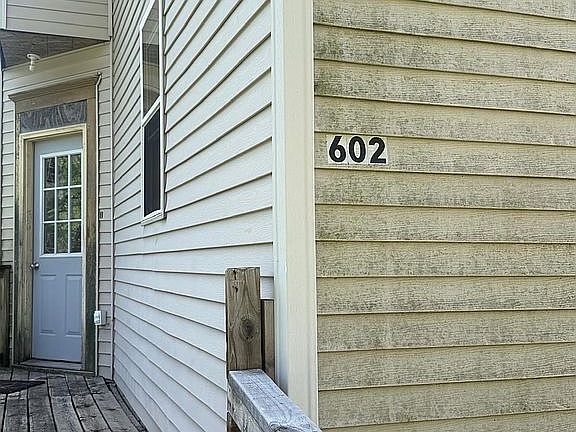 3rd image of 602 W Broadway Ave