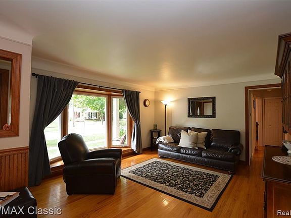 3rd image of 100 Ely Dr S