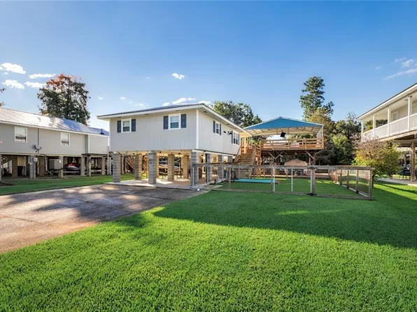 32800 Cypress Dr, Springfield, LA 70462