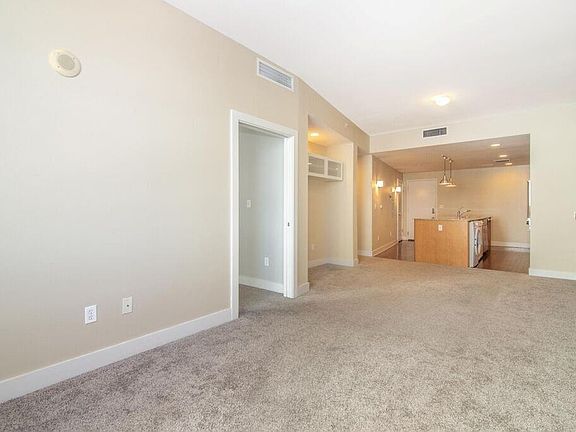 5th image of 1120 E Kennedy Blvd #1127