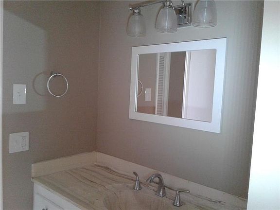 4th image of 4330 Hillcrest Dr APT 1015