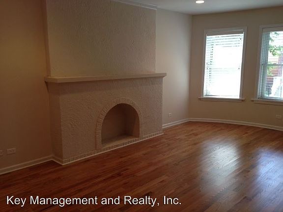 3rd image of 1216-18 W Roscoe St #12162