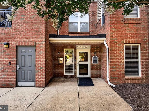 5th image of 3830 Lightfoot St Unit 325