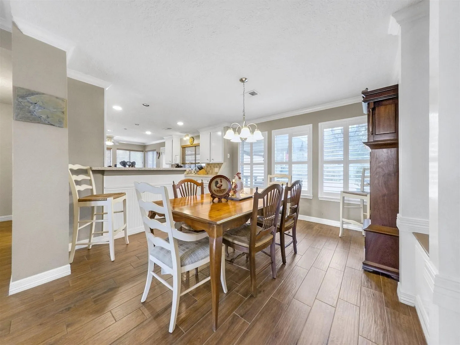 4 bed, 2.5 bath, 2240 sqft, $2,675 — Photo 4