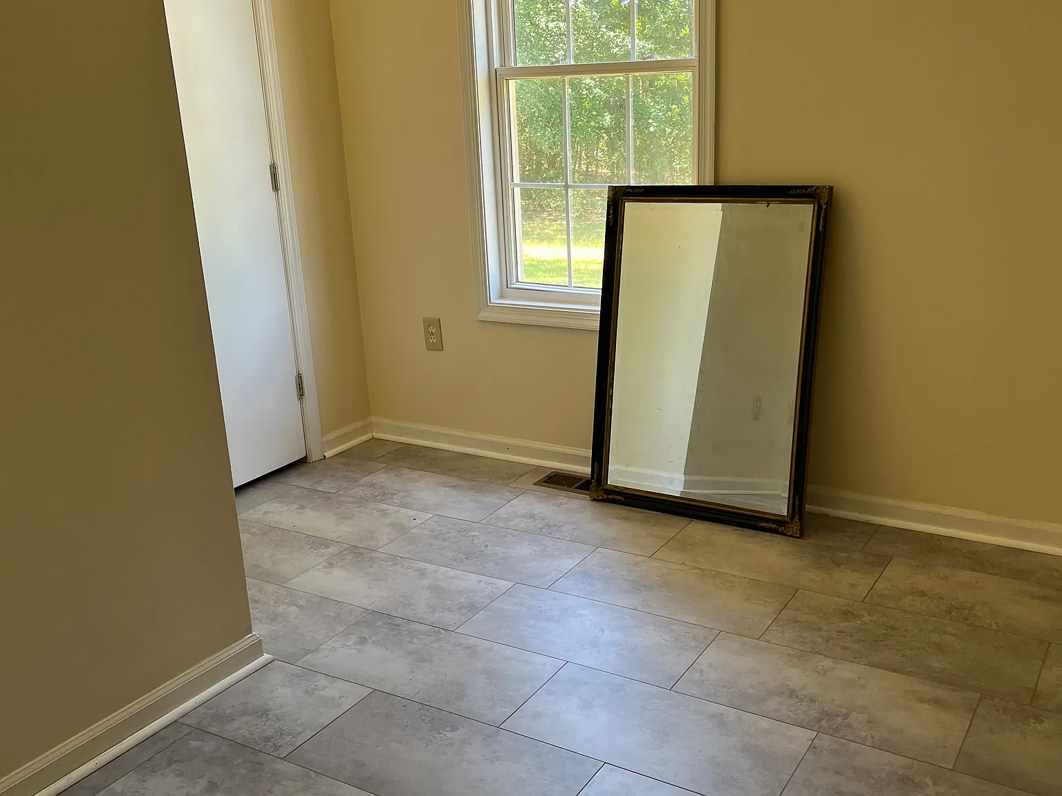 3 bed, 1400 sqft, $1,550 — Photo 3