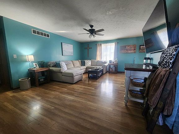 4th image of 19419 Pinecrest Rd