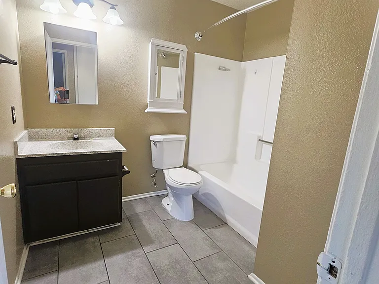 11868 1st Ave #9 — Photo 7