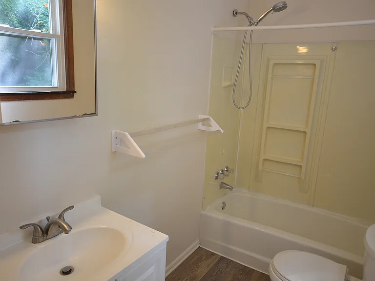 130 Roswell St — Photo 10