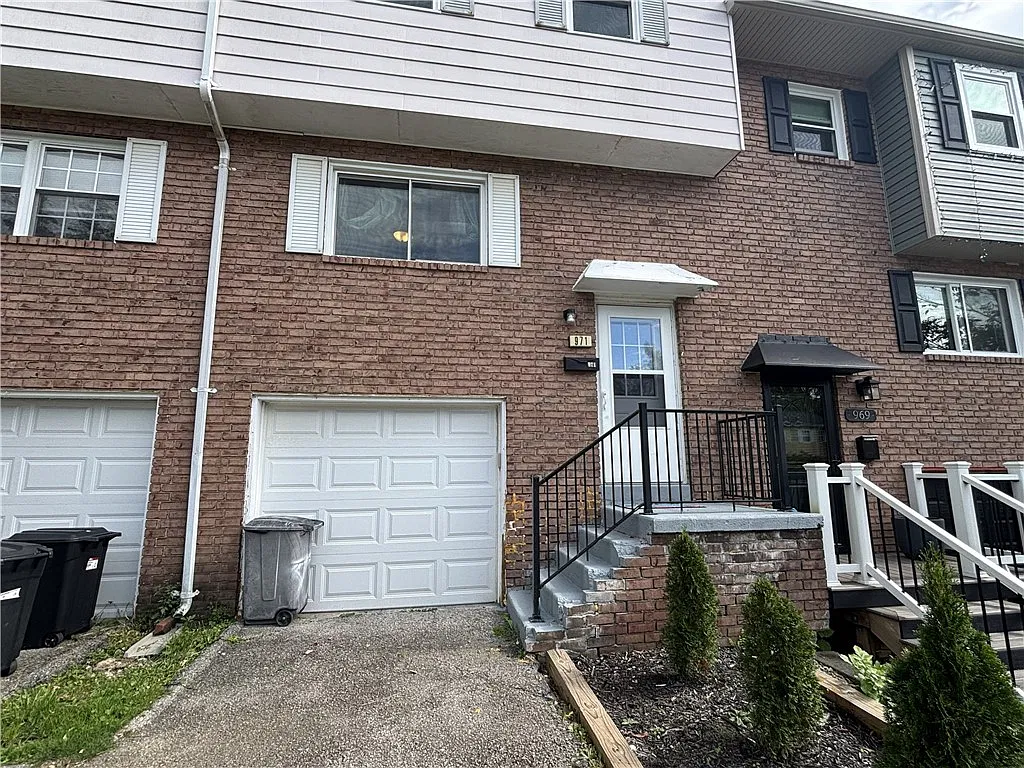 3 bed, 1.5 bath, $1,600 — Photo 2