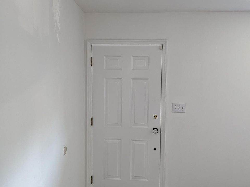 1st image of 18 Clarion Ct