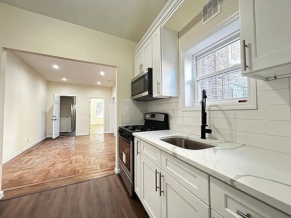 3rd image of 2752 Cruger Ave #W