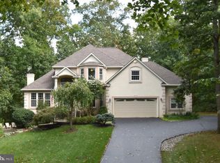 127 Lake Dr, Great Falls, VA 20164