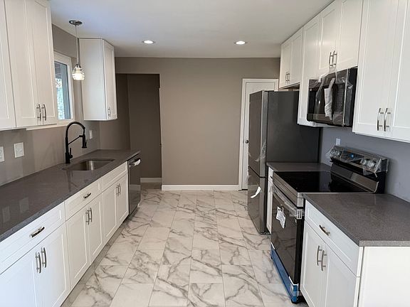 3rd image of 10607 Thayer Ct