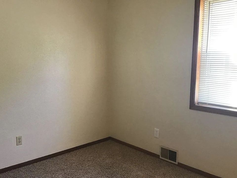 2nd image of 4923-4923A N 48th St