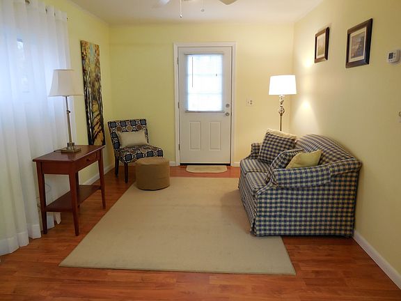 5th image of 14 E End Ave