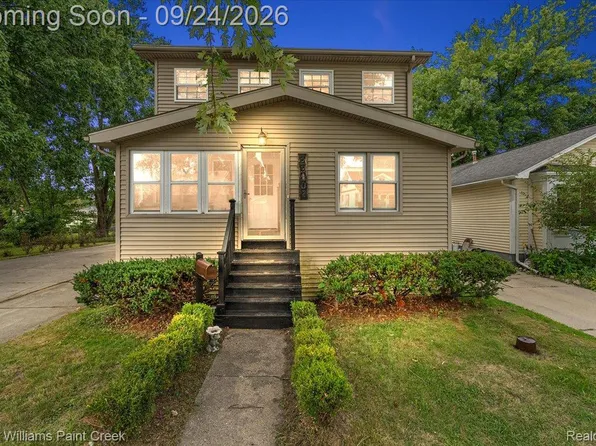 23802 Elmira St, Saint Clair Shores, MI 48082