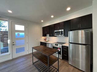 942B N 89th St, Seattle, WA 98103