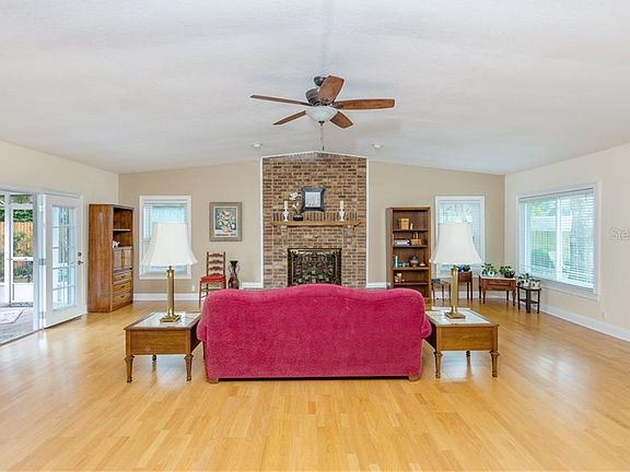 3rd image of 719 Westwood Dr