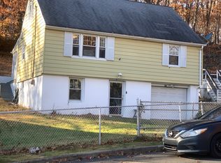 243 Sunshine Cir, Bridgeport, CT 06606