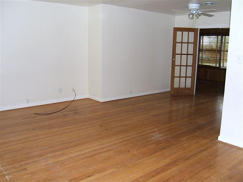 2nd image of 3102 Deal St