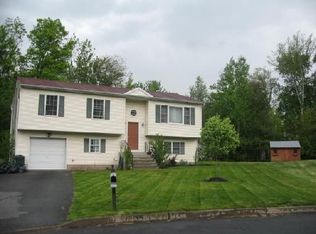 3 Gdalin Ct, Chestnut Ridge, NY 10977