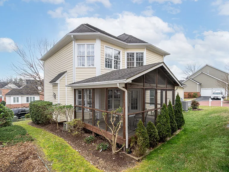 421 Suri Dr — Photo 4