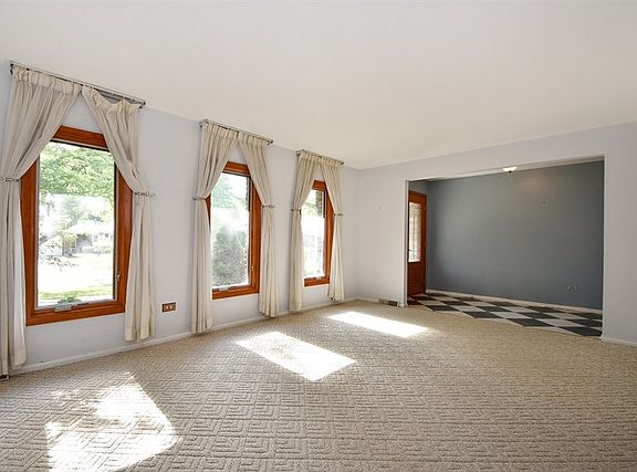 2nd image of 17538 Oakwood Dr