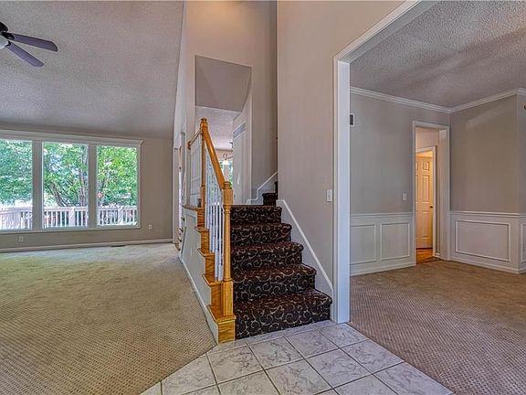 5th image of 15549 Woodward St